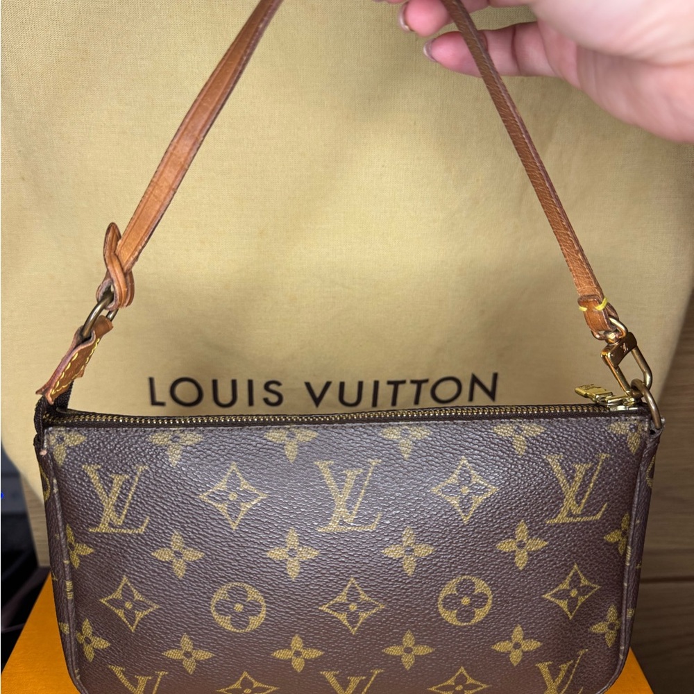 Louis Vuitton Monogram Pochette